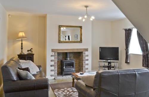 Stanley House | Charming John Wesley Cottage: 4-Star Stay with Family Amenities