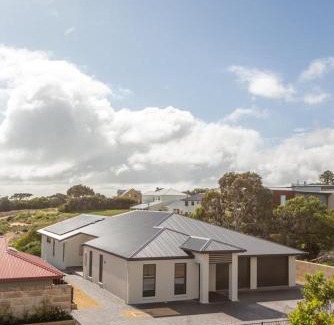 Waterhouse House | Oceanfront Escape at Johnnies - Guest Rated 9.8/10