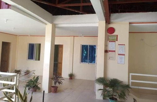 Barbaza Apartment | Family-Friendly Retreat at Johnny's Inn for Your Getaway