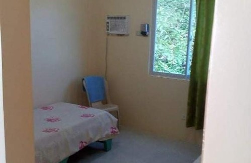 Barbaza Apartment | Family-Friendly Retreat at Johnny's Inn for Your Getaway