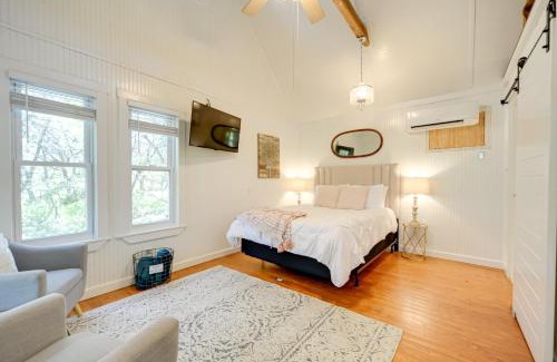 Johnson City Apartment | Johnson City Studio with Fire Pit on 25 Acres!