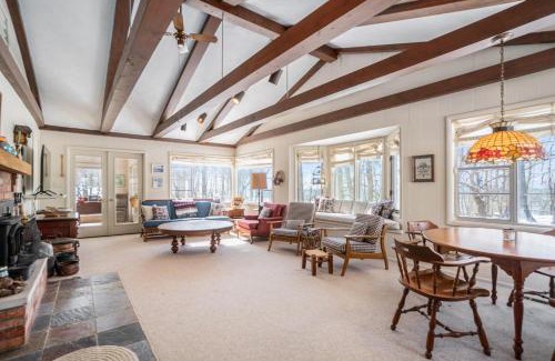 Glenn Haven Shores House | Inviting Johnson Cottage: Pet & Child Friendly Retreat