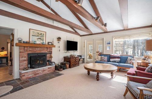 Glenn Haven Shores House | Inviting Johnson Cottage: Pet & Child Friendly Retreat