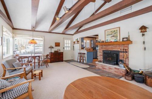 Glenn Haven Shores House | Inviting Johnson Cottage: Pet & Child Friendly Retreat