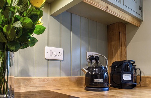 Taddington Cottage | Comfortable 2-Bedroom Stay in Taddington Near Buxton