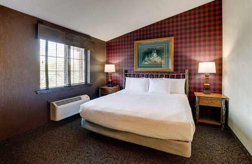 Johnston Hotel | Johnston Lodge: Cozy Rooms with Free Breakfast & Pet Friendly
