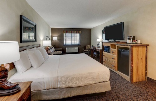 Johnston Hotel | Johnston Oasis: Unique Rooms, Local Spirits & Family-Friendly