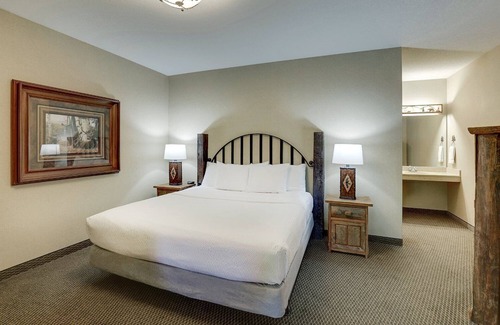 Johnston Hotel | Johnston’s Rustic Refuge: Enjoy Hot Breakfast, Pet Friendly
