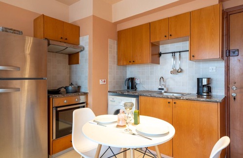Larnaca City Centre Apartment | Discover Johny's Spot: Family-Friendly Stay in Larnaca
