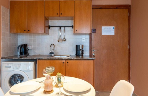 Larnaca City Centre Apartment | Discover Johny's Spot: Family-Friendly Stay in Larnaca