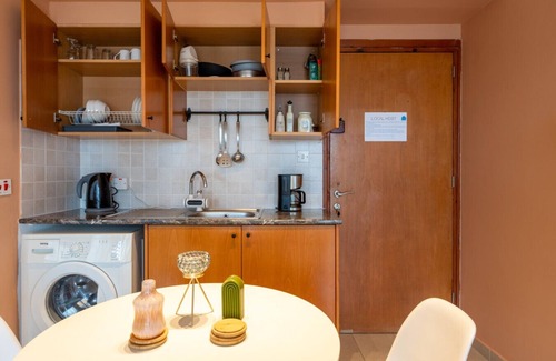 Larnaca City Centre Apartment | Discover Johny's Spot: Family-Friendly Stay in Larnaca