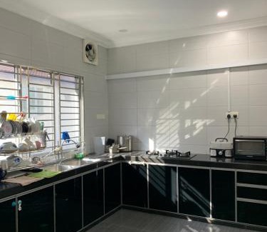 Sekudai House | Top-Rated Johor Home: Family-Friendly Getaway Awaits!
