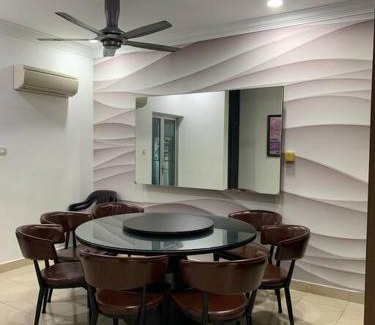 Sekudai House | Top-Rated Johor Home: Family-Friendly Getaway Awaits!
