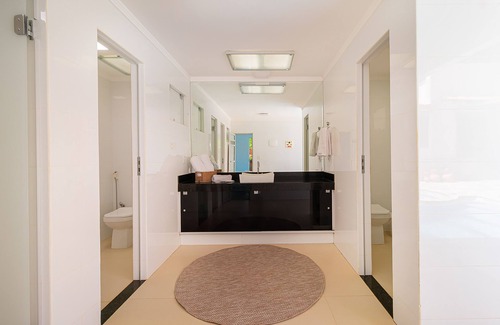 Centro Hotel | Discover Joia Rara Pousada: Family-Friendly Retreat with Pool