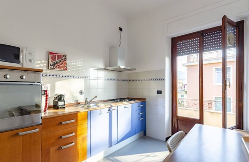 Albaro Apartment | Family-Friendly Altido Apartment Near Beautiful Beaches