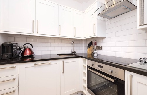 Old Town Apartment | Cozy 2-Bed Flat Steps from Edinburgh Castle