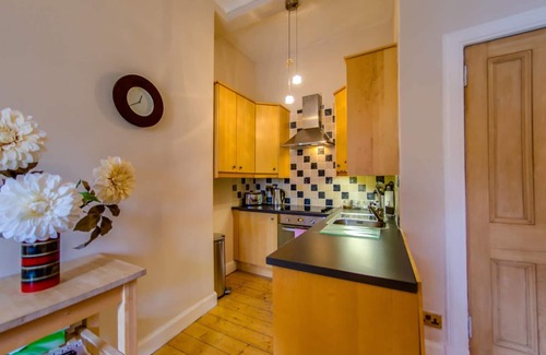 Marchmont Apartment | Inviting 3-Bedroom Retreat Steps from Old Town Attractions