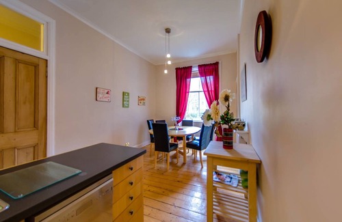 Marchmont Apartment | Inviting 3-Bedroom Retreat Steps from Old Town Attractions
