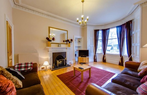 Marchmont Apartment | Inviting 3-Bedroom Retreat Steps from Old Town Attractions