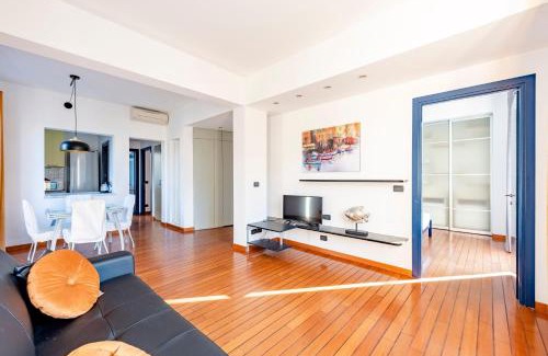 Sturla Apartment | JOIVY Modern Flat: Family-Friendly & Steps from the Sea