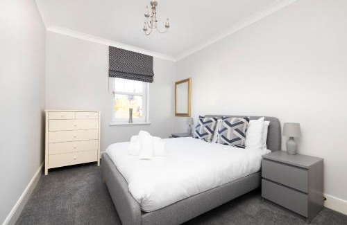 Dunbar Apartment | Modern JOIVY Flat: Free Parking & Child-Friendly Comfort