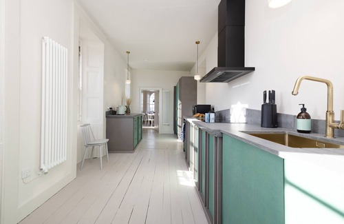 New Town Apartment | Explore Altido Observatory House & Apartment: Family-Friendly Stay