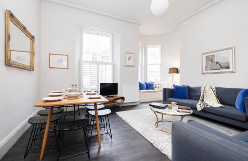 Old Town Apartment | Elegant 4BR Apartment Steps from Edinburgh Castle