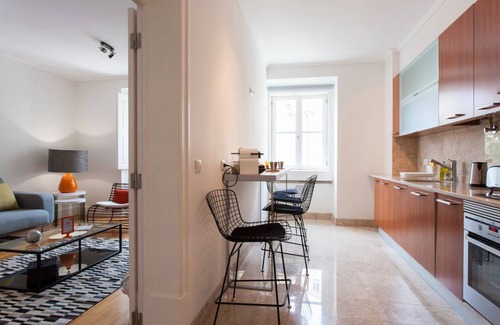 Santa Maria Maior Apartment | Stylish 2BR Apartment with Balcony in Baixa