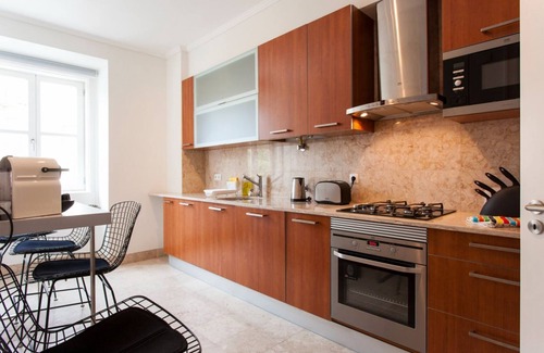 Santa Maria Maior Apartment | Stylish 2BR Apartment with Balcony in Baixa