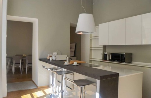 Cerchia dei navigli Apartment | Modern 2 BR Apartment near Sforzesco Castle & Accessible