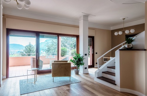 Como Apartment | Discover Vila Sofia: Family-Friendly Stay with Pool & Breakfast