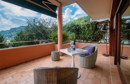 Como Apartment | Discover Vila Sofia: Family-Friendly Stay with Pool & Breakfast