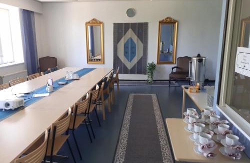 Nivala Hotel | Jokihovi: Pet-Friendly Retreat with Oceanfront Views