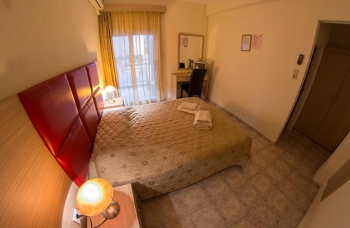 Toroni Apartment | Experience the Best at Jolanda's House with Ocean Views