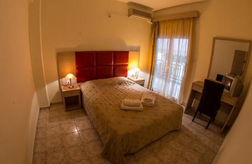Toroni Apartment | Experience the Best at Jolanda's House with Ocean Views