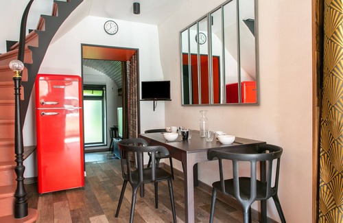 Joyeuse House | Discover Joleen: Cozy Two-Bedroom Retreat with Spa