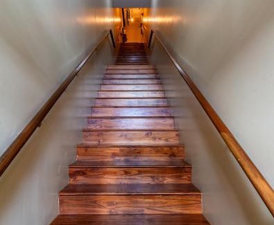 Downtown Knoxville Apartment | Highly Rated Jolene's Hideout with Restaurant & Breakfast