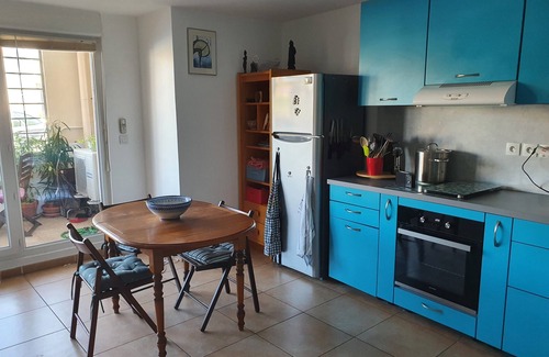8th Arrondissement Apartment | Prime Location: Steps from the Beach and Calanques