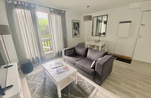Saint-Arnoult Apartment | Modern 2-Room Retreat in St Arnoult with Pool Access