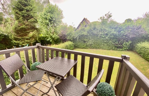 Saint-Arnoult Apartment | Modern 2-Room Retreat in St Arnoult with Pool Access