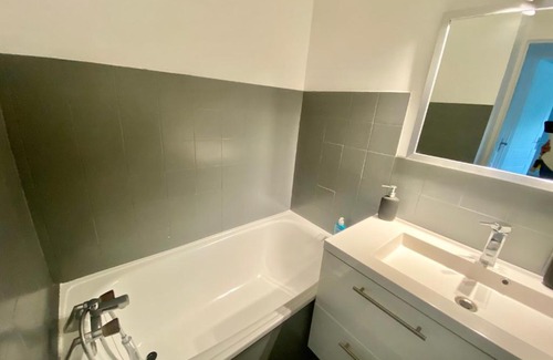Saint-Arnoult Apartment | Modern 2-Room Retreat in St Arnoult with Pool Access