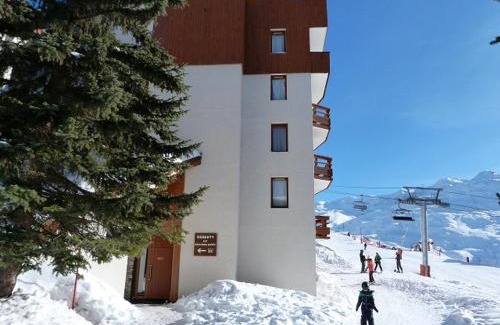 Reberty Apartment | Bright Ski-In 2-Bedroom Retreat for Families in Les Menuires