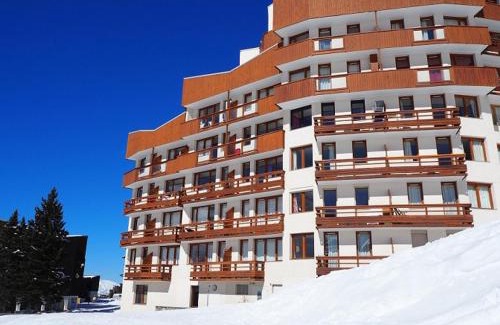Reberty Apartment | Bright Ski-In 2-Bedroom Retreat for Families in Les Menuires