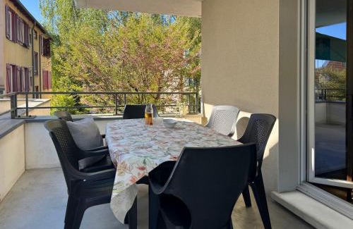 Neudorf Ouest Apartment | Cozy 3P with Terrace & Garage Near City Center