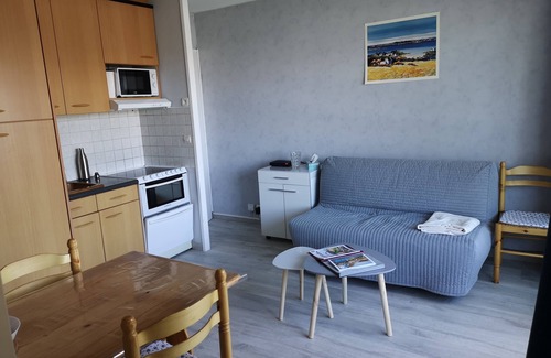 Courseulles-sur-Mer Condo | Cozy Apartment Steps from the Beach with Ocean View