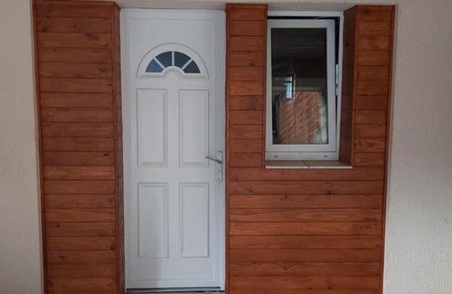 Auch Apartment | Beautiful Apartment with Garden Access - Rated 10/10!