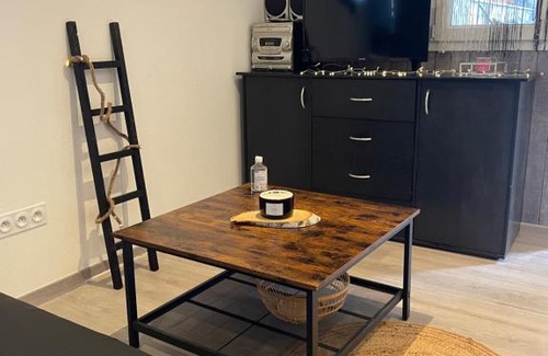 Auch Apartment | Beautiful Apartment with Garden Access - Rated 10/10!