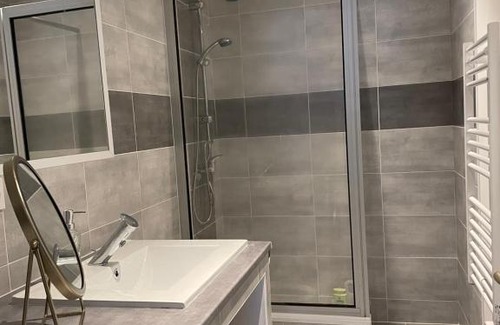 Auch Apartment | Beautiful Apartment with Garden Access - Rated 10/10!