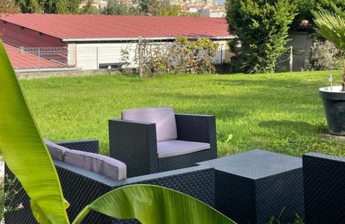 Auch Apartment | Beautiful Apartment with Garden Access - Rated 10/10!