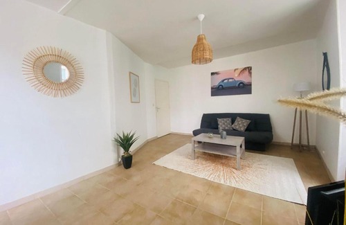 Laon Apartment | Cozy Apartment Steps from the Cathedral - Family Friendly